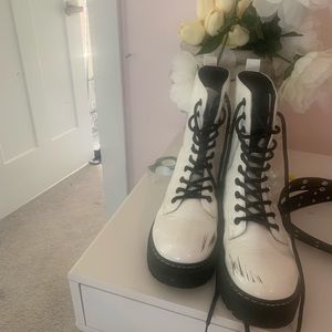 SIZE 8 White combat boots